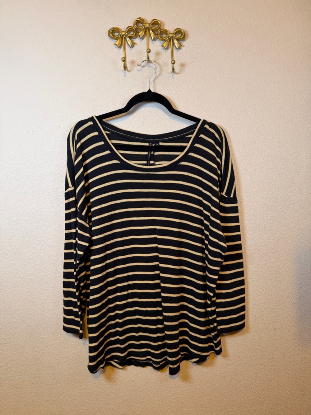 Nine Four One Black and Cream Striped Long Sleeve Scoop Neck Top Size 2X